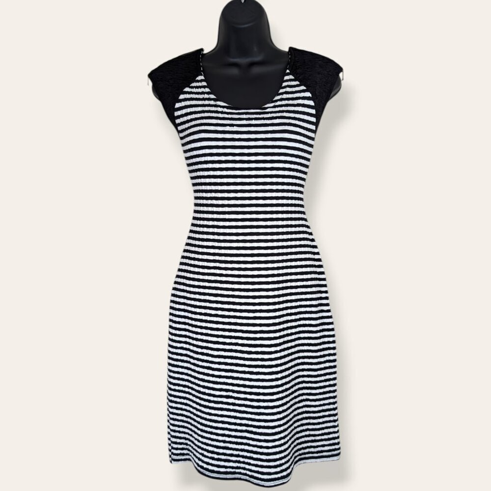 Fille à Suivre B&W Stripe Zip Accent Dress